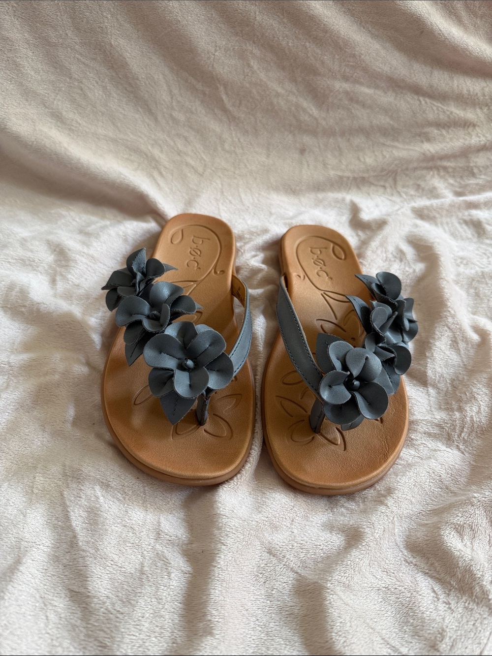 Women’s Floral Thong Sandals - Gray